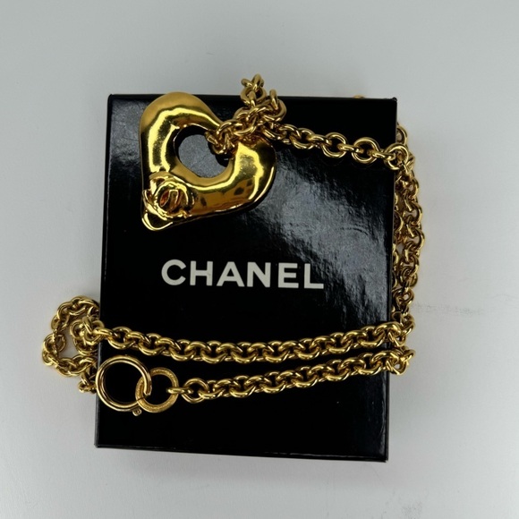 Vintage Super Rare Chanel Coco Mark Heart Necklace - Picture 3 of 10